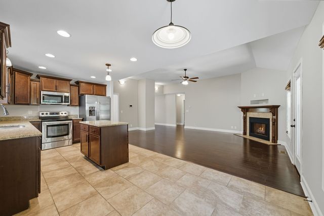 652 Deer Ridge Dr, Clarksville, TN 37042