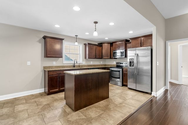 652 Deer Ridge Dr, Clarksville, TN 37042