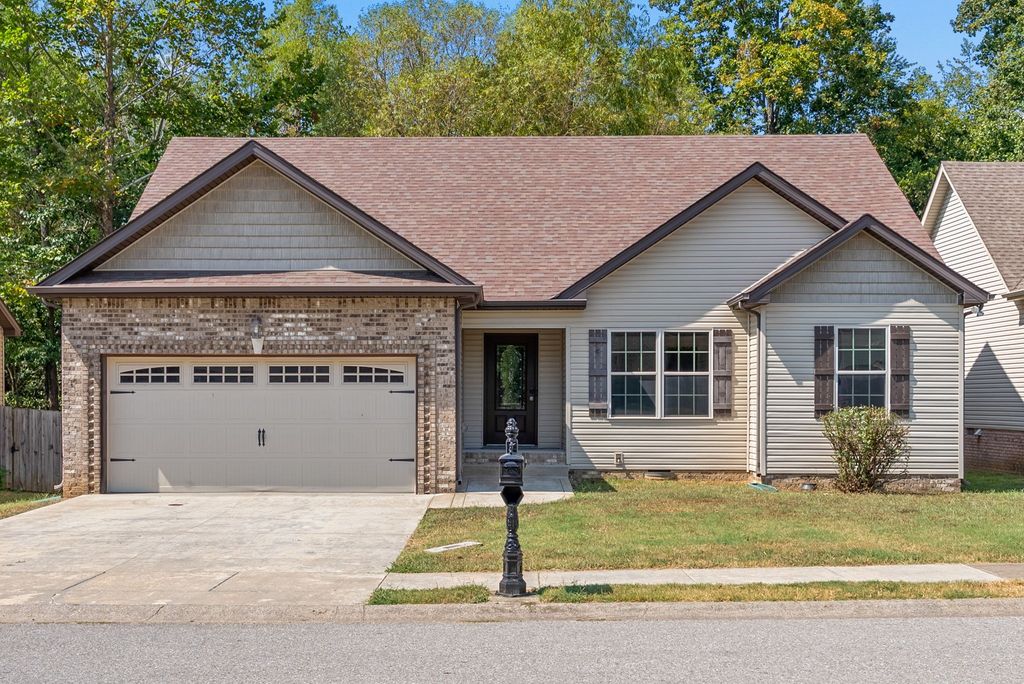652 Deer Ridge Dr, Clarksville, TN 37042