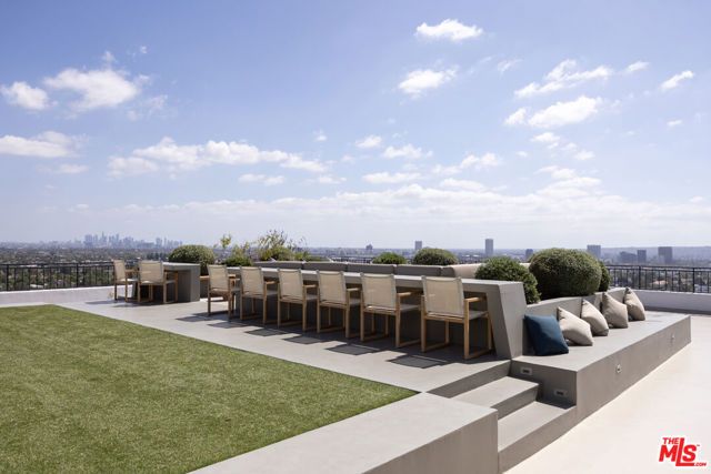 1100 Alta Loma Road 504, West Hollywood, CA 90069