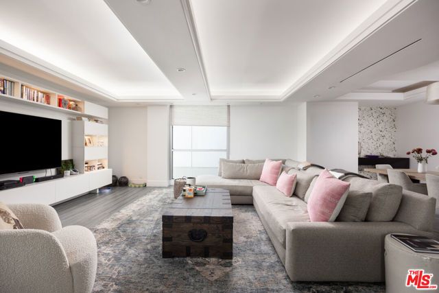 1100 Alta Loma Road 504, West Hollywood, CA 90069