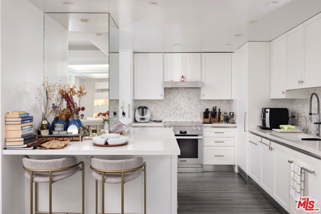 1100 Alta Loma Road 504, West Hollywood, CA 90069