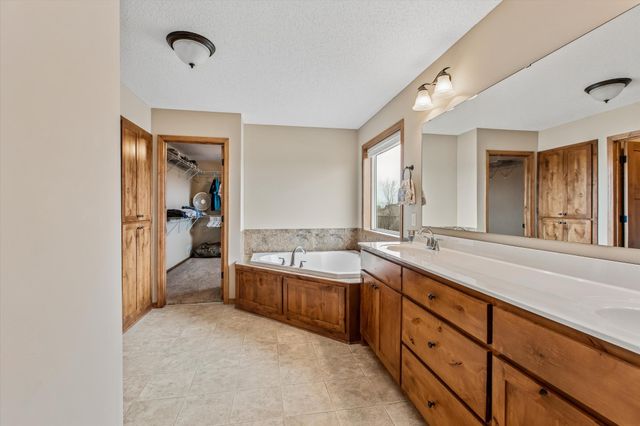 19877 Deerbrooke Path, Farmington, MN 55024