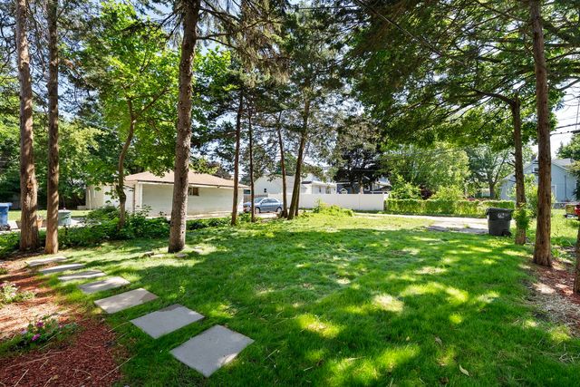 1437 Victoria Avenue, North Chicago, IL 60064