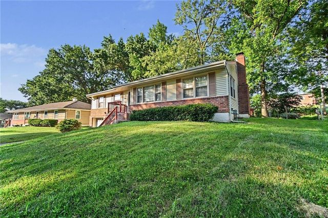 4630 NE Gladstone Avenue, Kansas City, MO 64117