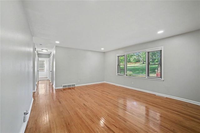 4630 NE Gladstone Avenue, Kansas City, MO 64117