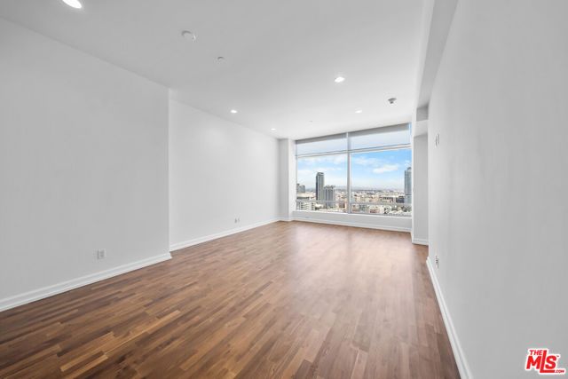 900 W OLYMPIC Boulevard 31E, Los Angeles, CA 90015