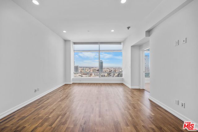900 W OLYMPIC Boulevard 31E, Los Angeles, CA 90015