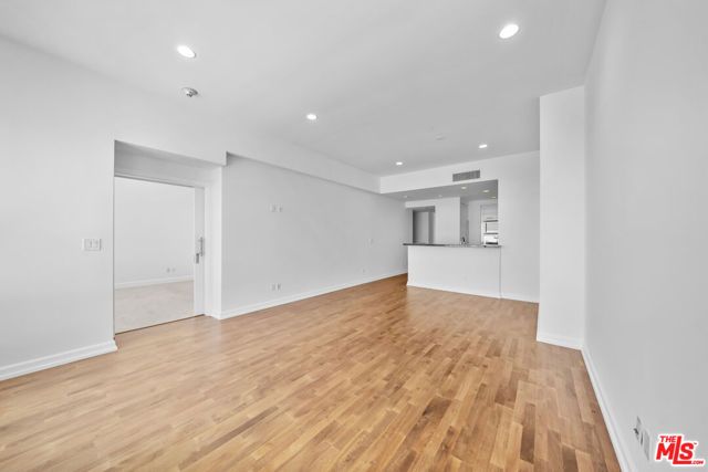 900 W OLYMPIC Boulevard 31E, Los Angeles, CA 90015
