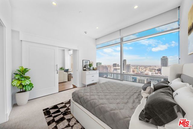 900 W OLYMPIC Boulevard 31E, Los Angeles, CA 90015