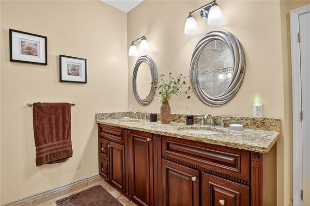 408 Kingsberry Circle, Mt Lebanon, PA 15234