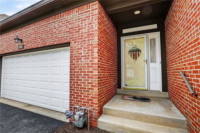 408 Kingsberry Circle, Mt Lebanon, PA 15234