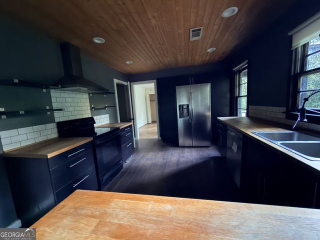3175 Wallace Lake Road, Douglasville, GA 30135