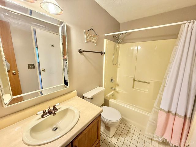 5442 Bluesky Drive, Green Twp, OH 45247