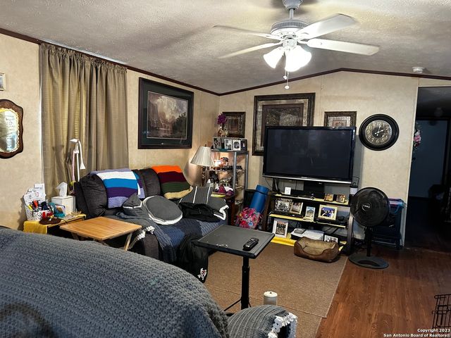 3911 ANAQUA DR, Elmendorf, TX 78112