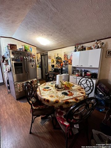 3911 ANAQUA DR, Elmendorf, TX 78112