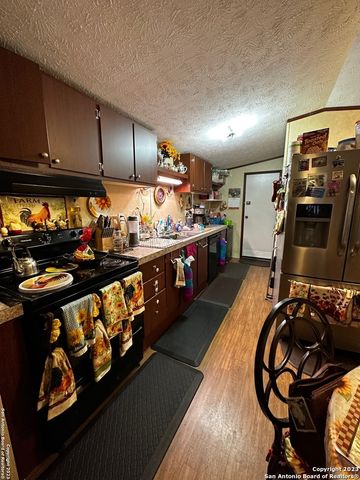 3911 ANAQUA DR, Elmendorf, TX 78112