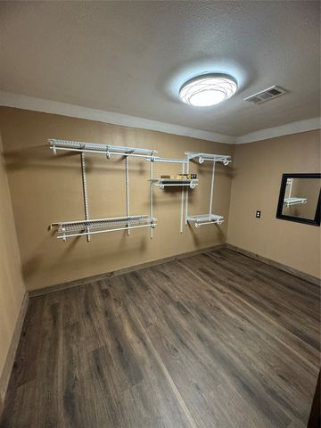 510 Cain St, Quanah, TX 79252