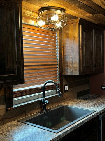 510 Cain St, Quanah, TX 79252