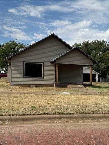 510 Cain St, Quanah, TX 79252