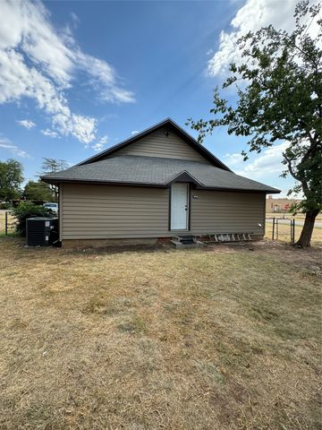 510 Cain St, Quanah, TX 79252