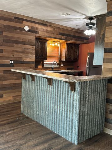 510 Cain St, Quanah, TX 79252