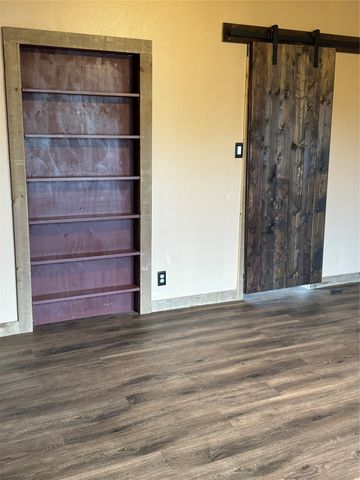 510 Cain St, Quanah, TX 79252