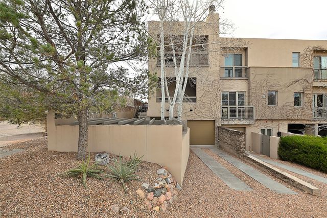 211 Callecita Place A, Santa Fe, NM 87501