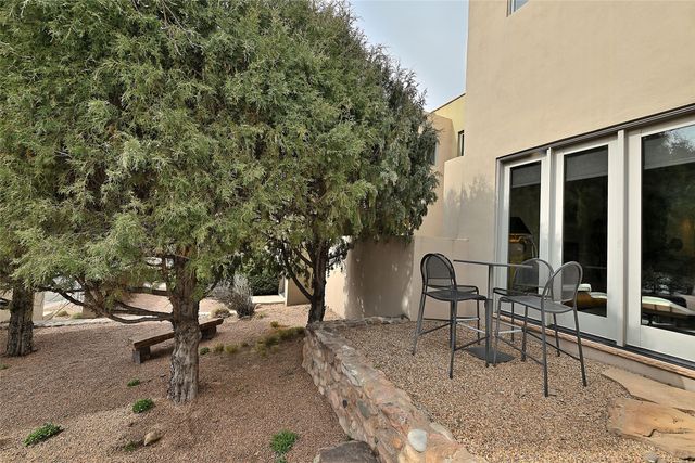 211 Callecita Place A, Santa Fe, NM 87501