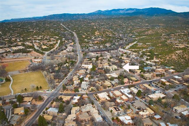 211 Callecita Place A, Santa Fe, NM 87501