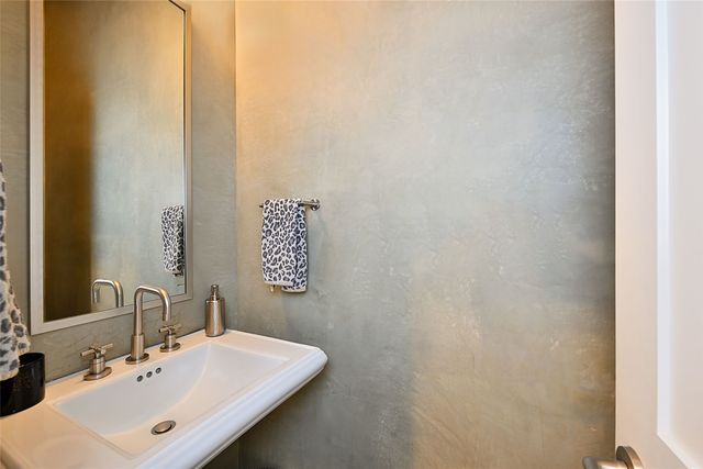 211 Callecita Place A, Santa Fe, NM 87501