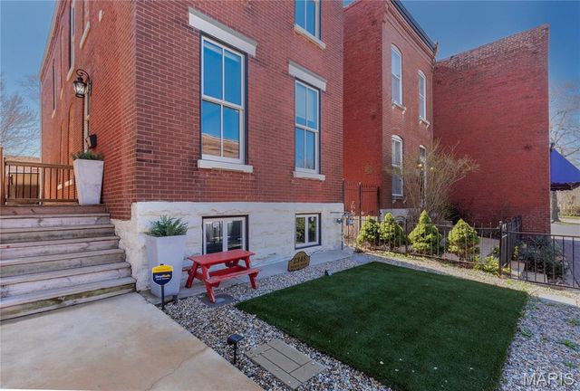 2348 Hickory Street, St Louis, MO 63104