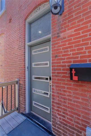 2348 Hickory Street, St Louis, MO 63104