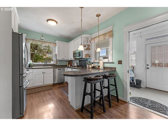 2321 26TH Ave, Forest Grove, OR 97116