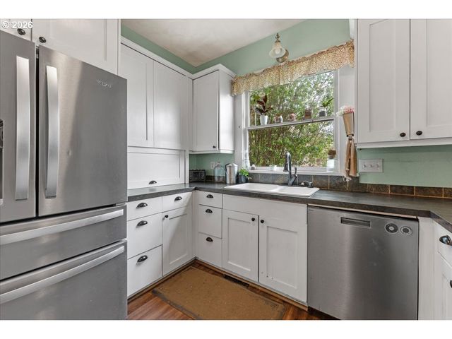 2321 26TH Ave, Forest Grove, OR 97116