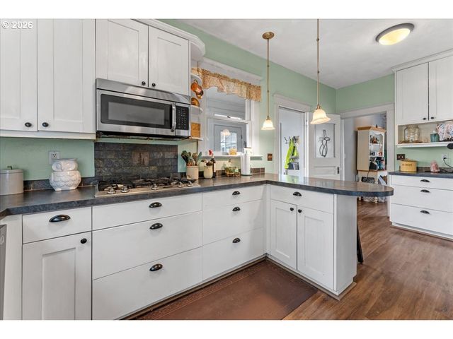 2321 26TH Ave, Forest Grove, OR 97116