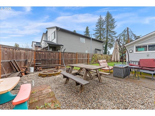 2321 26TH Ave, Forest Grove, OR 97116