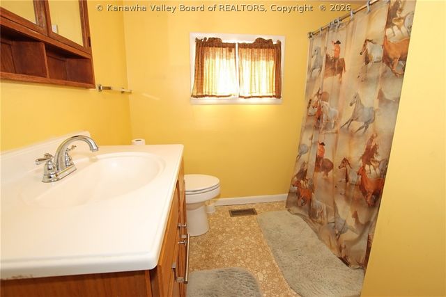 5231 Greywood Drive, Charleston, WV 25313