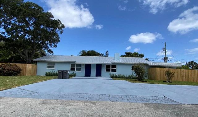 1867 Windsor Drive, North Palm Beach, FL 33408