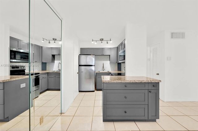 8701 SW 141st Street H6, Palmetto Bay, FL 33176