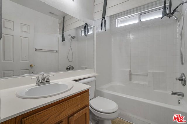 2041 Saint Andrews Way, Hawthorne, CA 90250