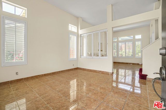 2041 Saint Andrews Way, Hawthorne, CA 90250