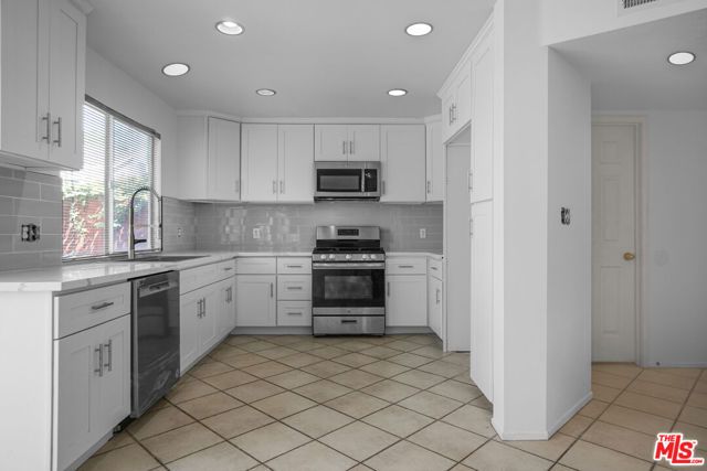 2041 Saint Andrews Way, Hawthorne, CA 90250