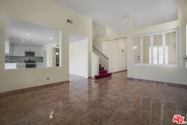 2041 Saint Andrews Way, Hawthorne, CA 90250