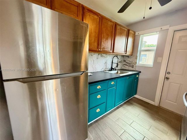 4030 SW 28th St, West Park, FL 33023