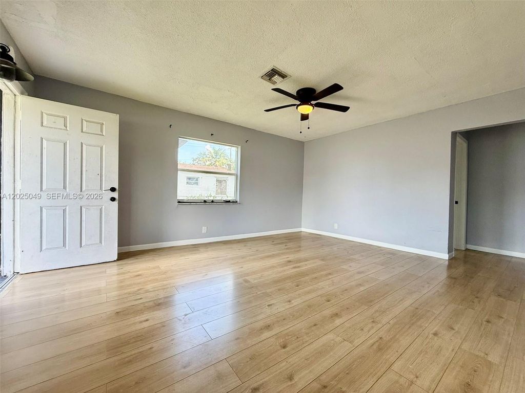 4030 SW 28th St, West Park, FL 33023