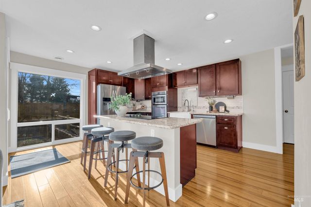 936 N Arlington Dr, Eagle, ID 83616