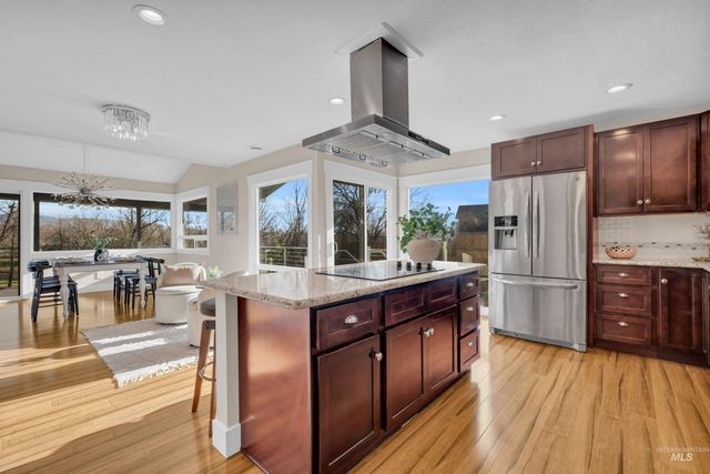 936 N Arlington Dr, Eagle, ID 83616