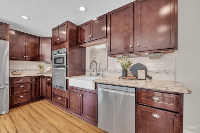 936 N Arlington Dr, Eagle, ID 83616