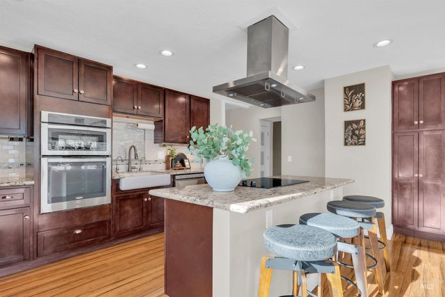 936 N Arlington Dr, Eagle, ID 83616